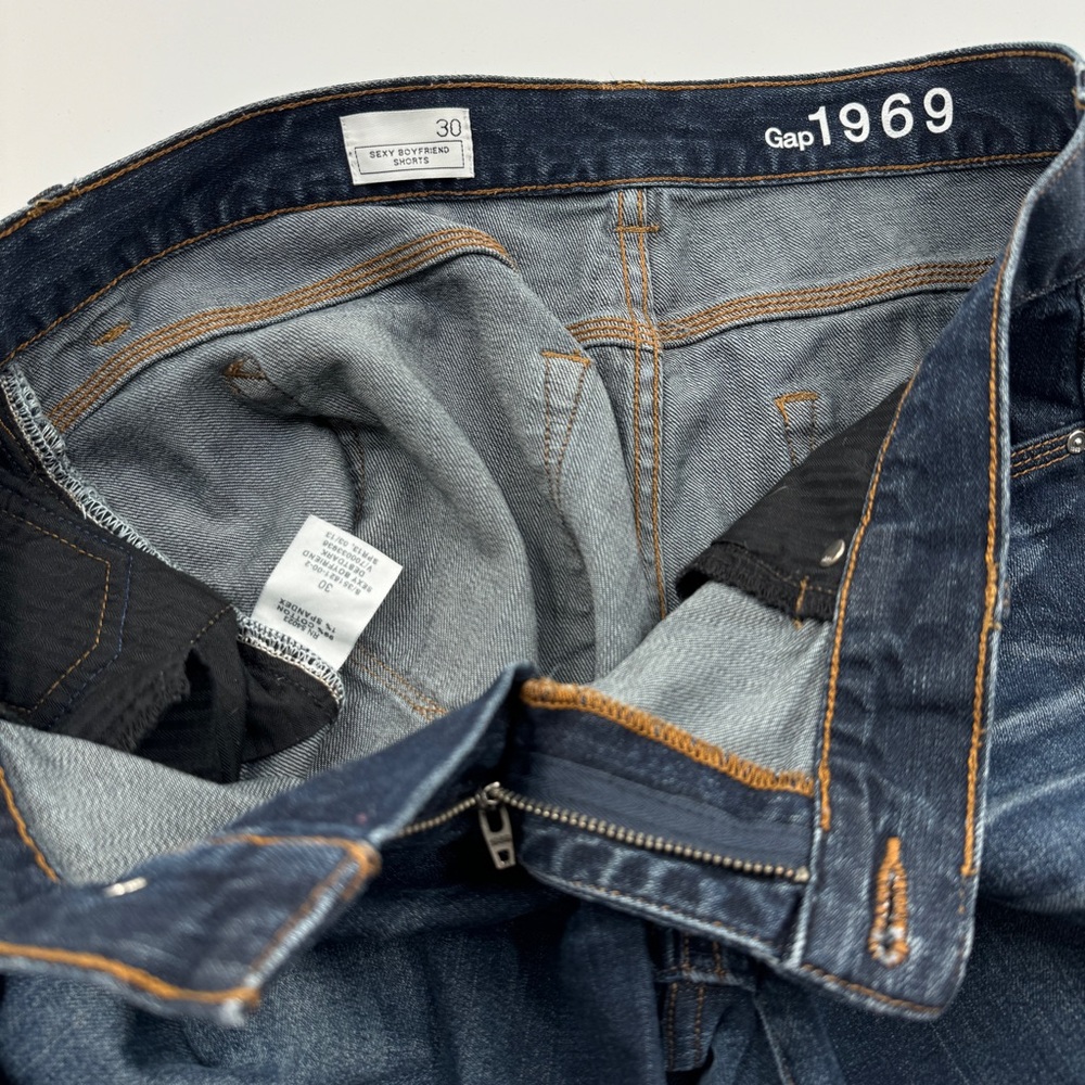 GAP Dark Wash Sexy Boyfriend Denim Shorts Distressed Size 30 - Picture 6 of 6